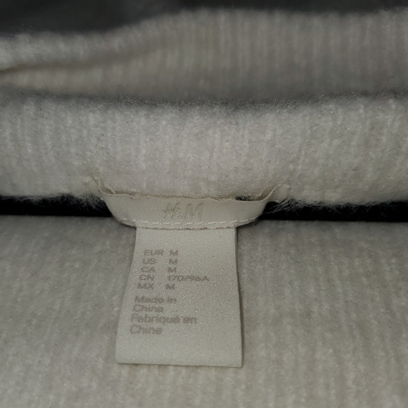 H&M Off the Shoulder White Sweater Medium - Picture 3 of 3